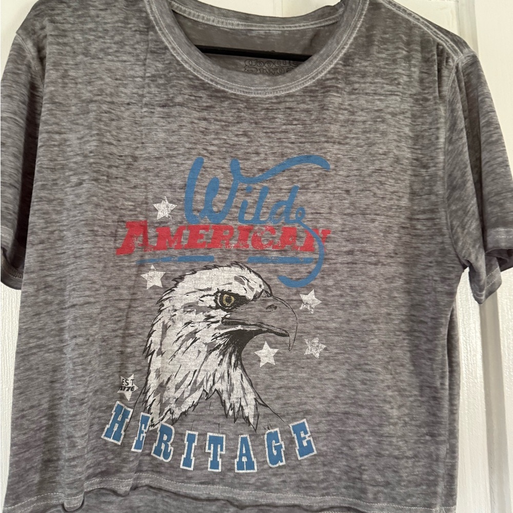 Gray and Red Short Sleeve Tee with Patriotic Graphic